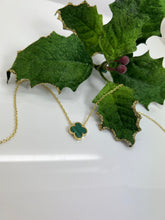 Load image into Gallery viewer, Single gold plated clover necklace