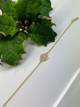 Load image into Gallery viewer, Single gold plated clover bracelet