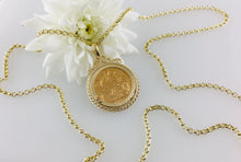Load image into Gallery viewer, Full sovereign scroll mount and chain.