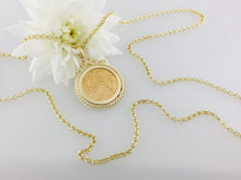 Load image into Gallery viewer, Half sovereign scroll mount and chain.