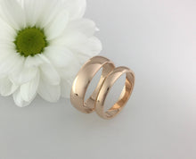 Load image into Gallery viewer, 9ct 6mm D shape wedding band Rose gold. Traditional handmade 6mm red gold wedding band. Gents or womens