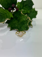 Load image into Gallery viewer, Single gold plated clover ring
